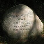 Grave og mindesten på Arnkil, mindesten for sekl. Pingel