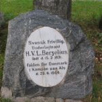 Grave og mindesten på Ulkebøl kirkegård, svensk frivillig Berzelius